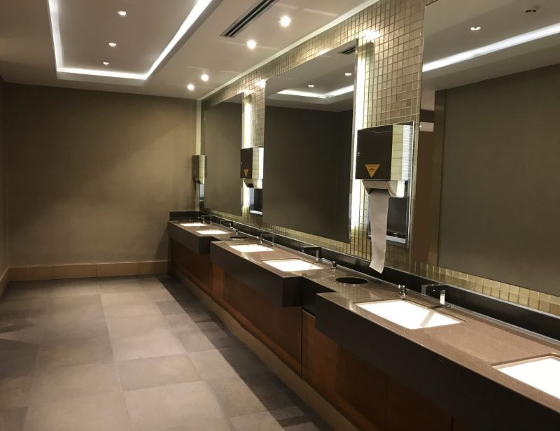 Bathroom with Smart Mirror and Lighting